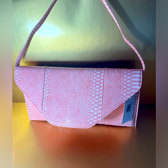 Versatile Clutch with Earring Bundle *Salmon Color 🍣 - Picture 3 of 4